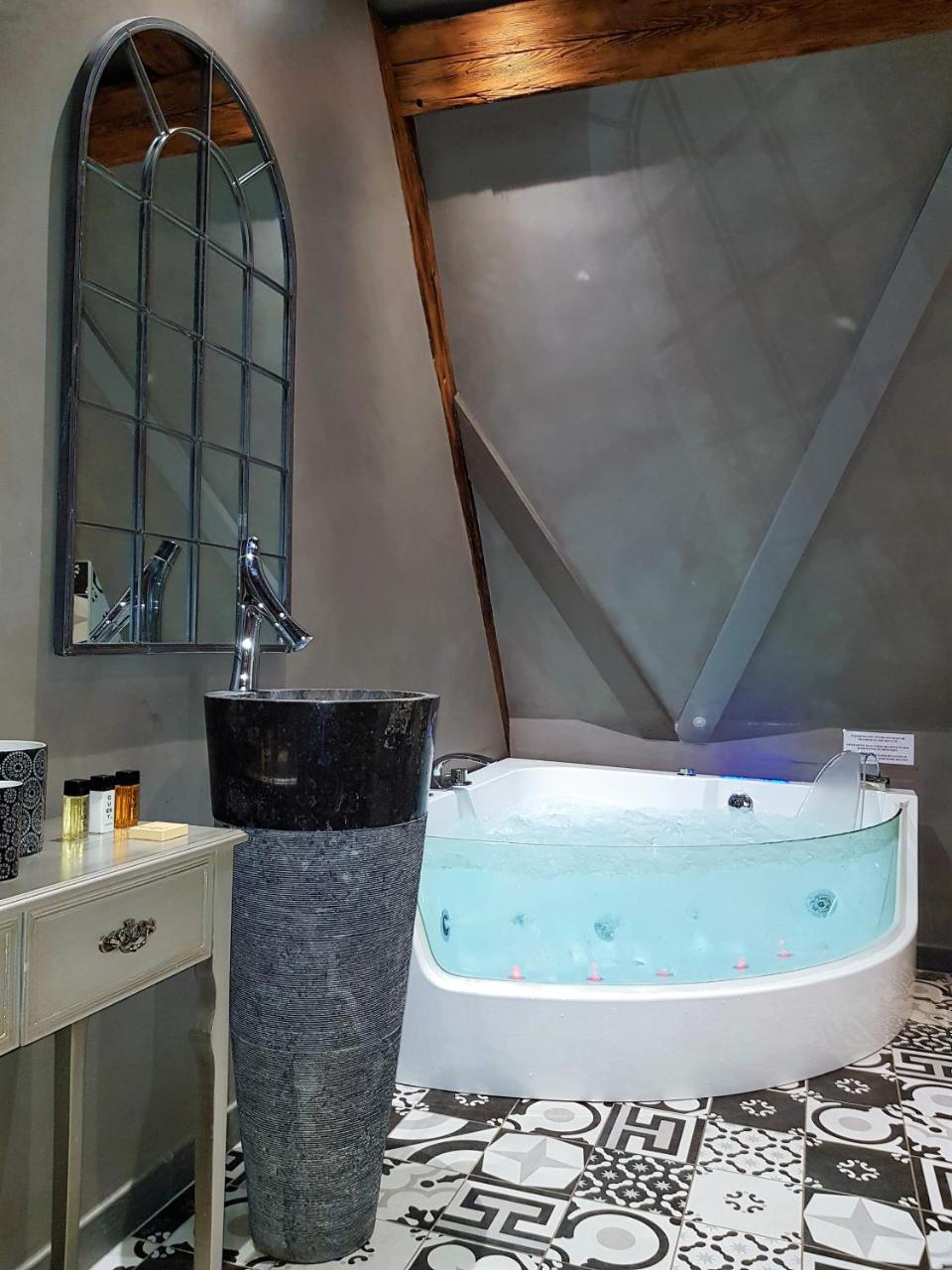 Le 1615 - Luxe Et Spa Colmar Buitenkant foto